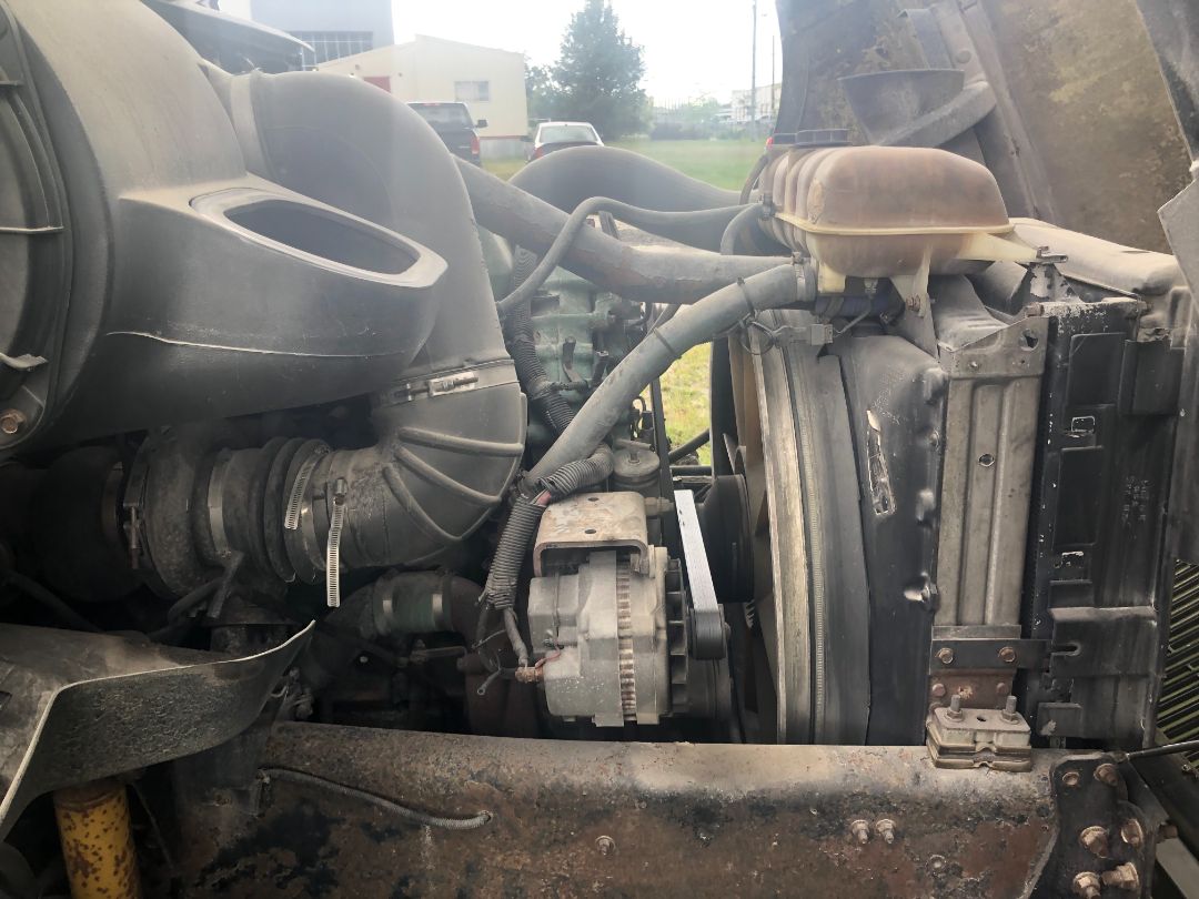 1999 VOLVO VNL64T770 - Image 36